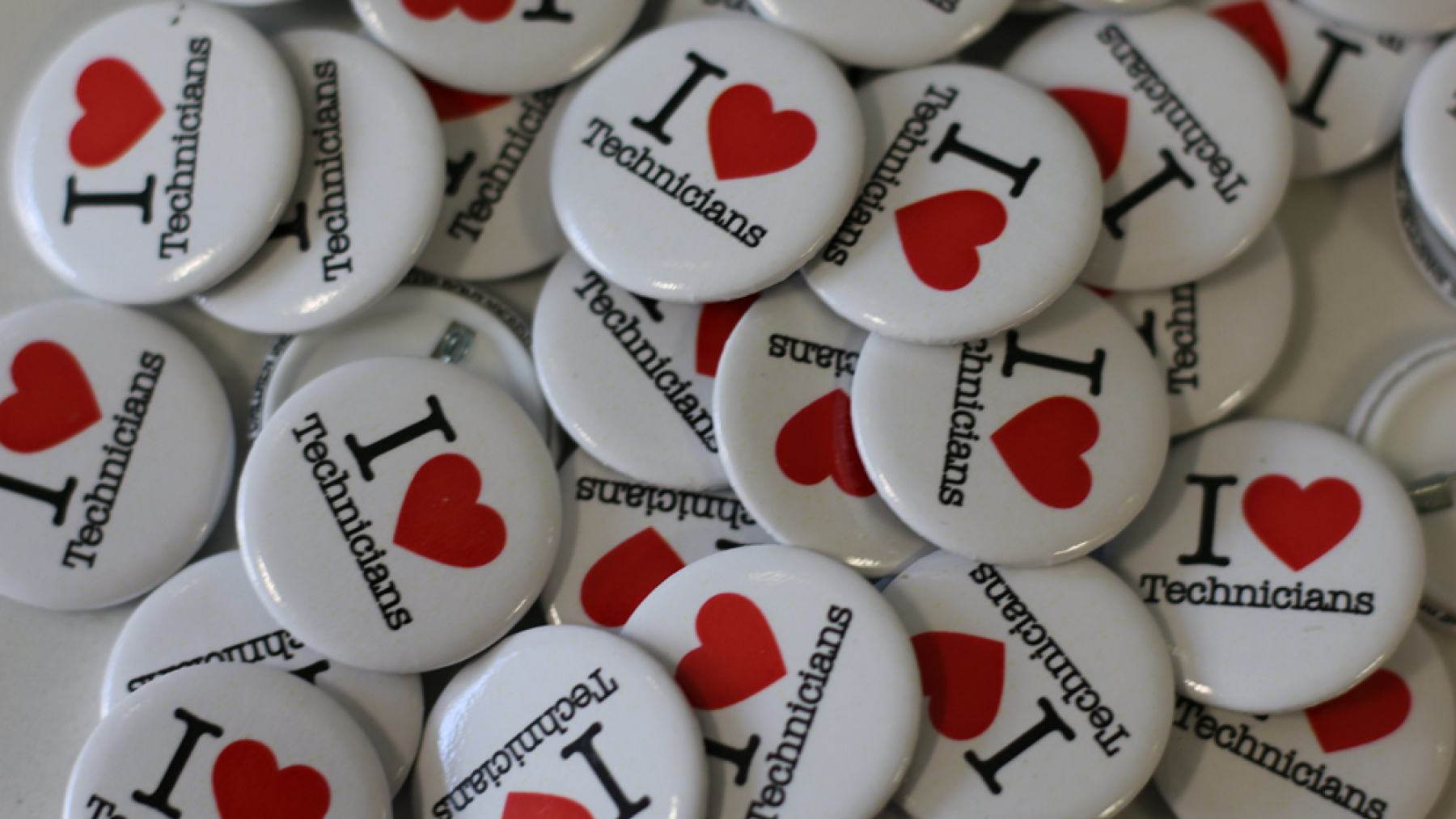 i heart technicians small circular white badges